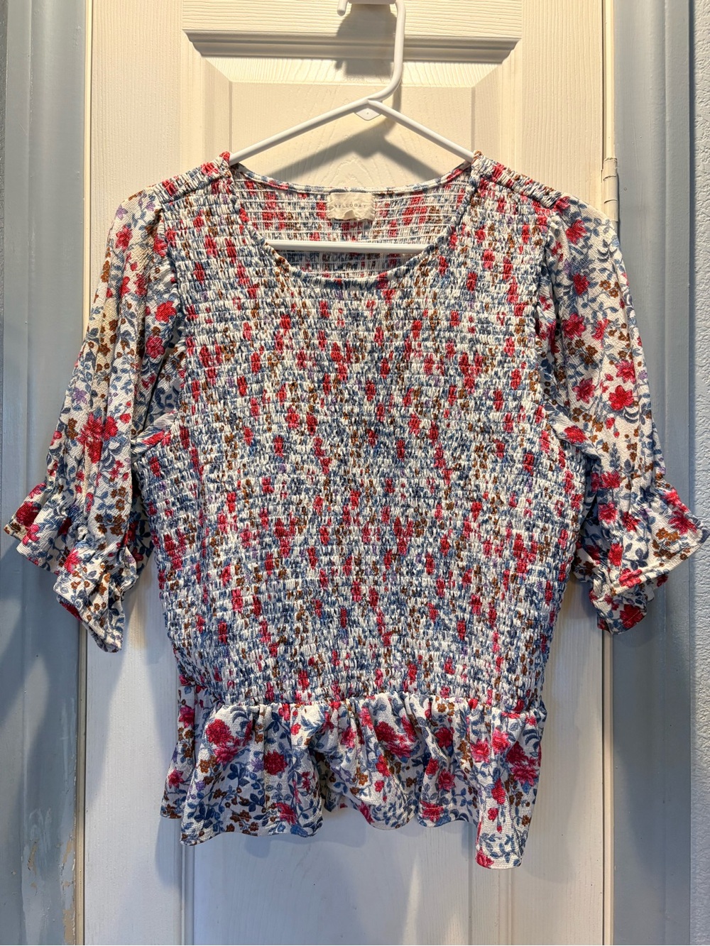 MELLODAY White Floral Smocked Peplum Top with Red & Blue Print